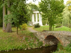 Pa�ac w Dobrzycy - monopter