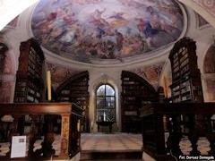 Biblioteka dawnego klasztoru augustian�w