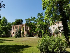 Pa�ac w �migrodzie